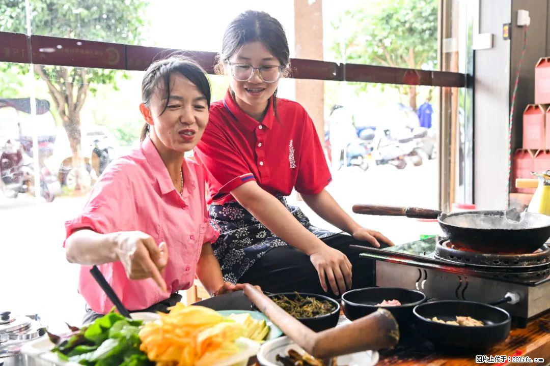 全网追的“扁担女孩”,找了一份暑假工,时薪12元 - 南京生活资讯 - 南京28生活网 nj.28life.com